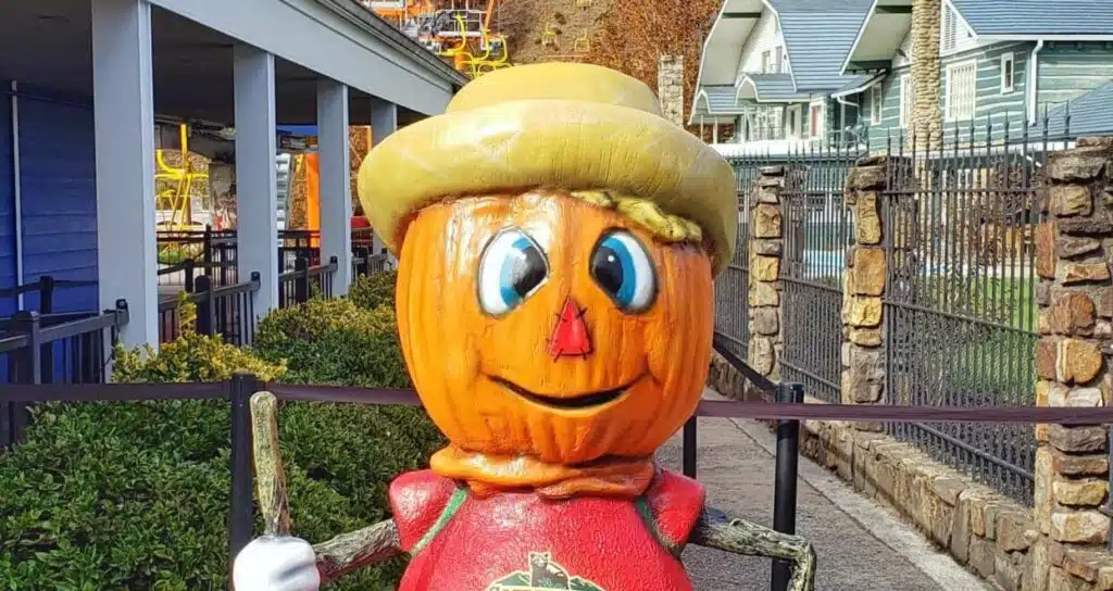fall decorations in gatlinburg, tennessee