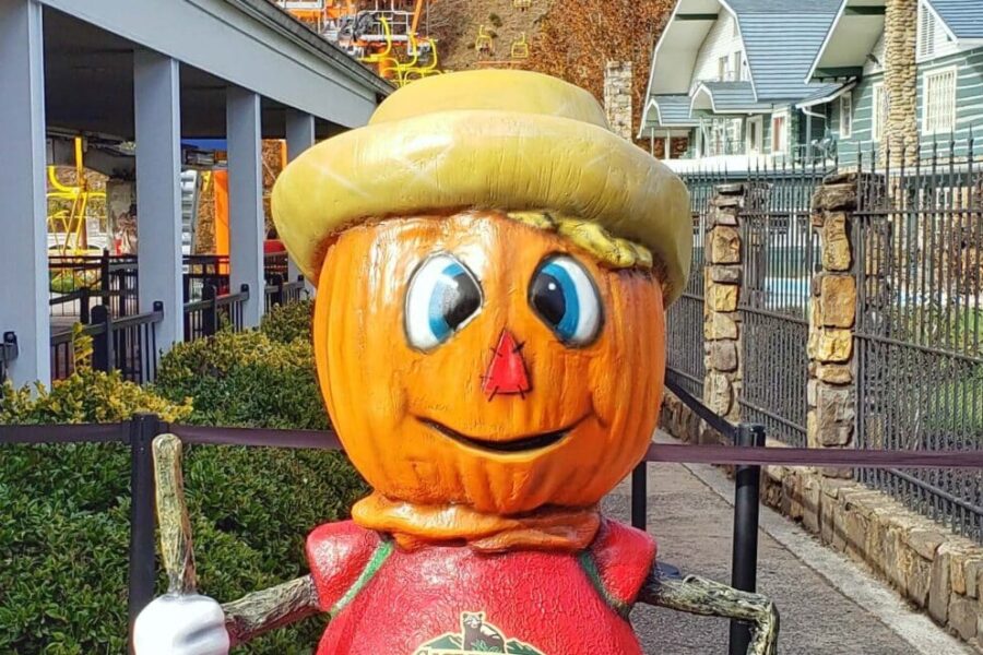 fall decorations in gatlinburg, tennessee