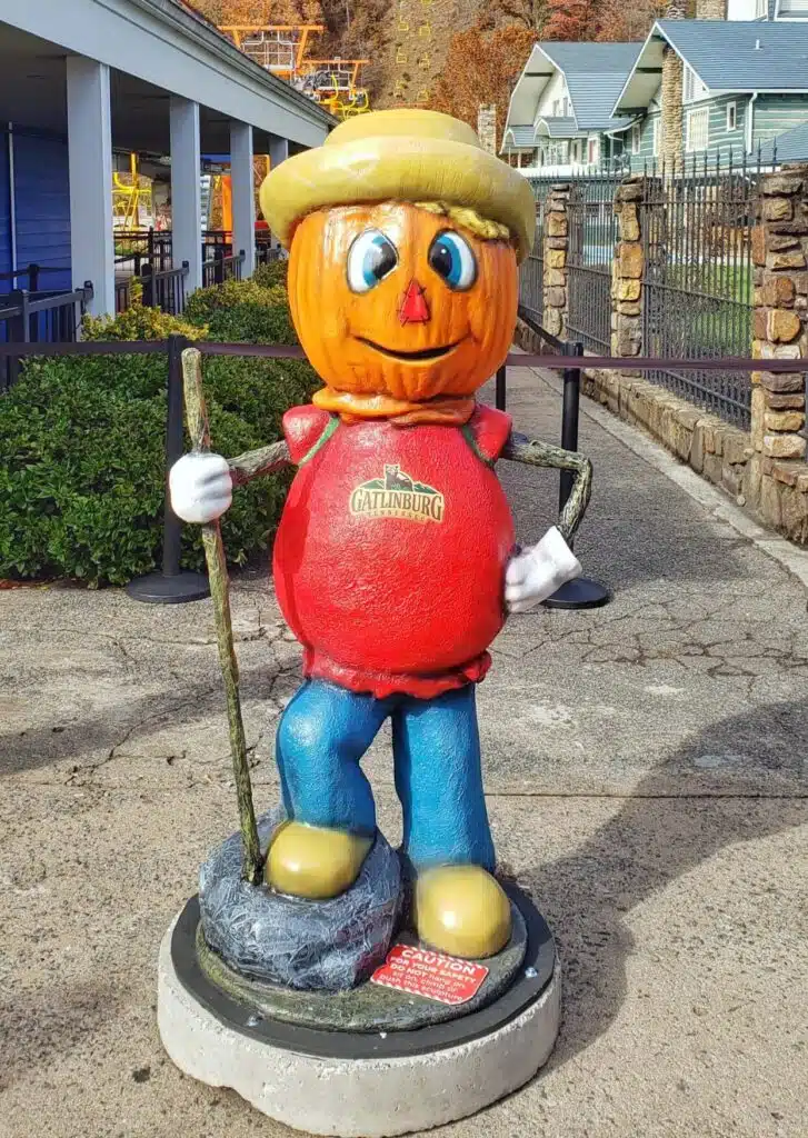 fall decorations in gatlinburg, tennessee